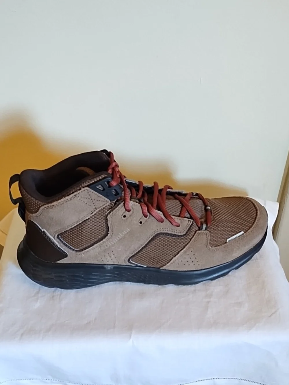 COLUMBIA MEN'S BENSON MID OMNI-SHIELD HIKING BOOTS NIB SZ 12.